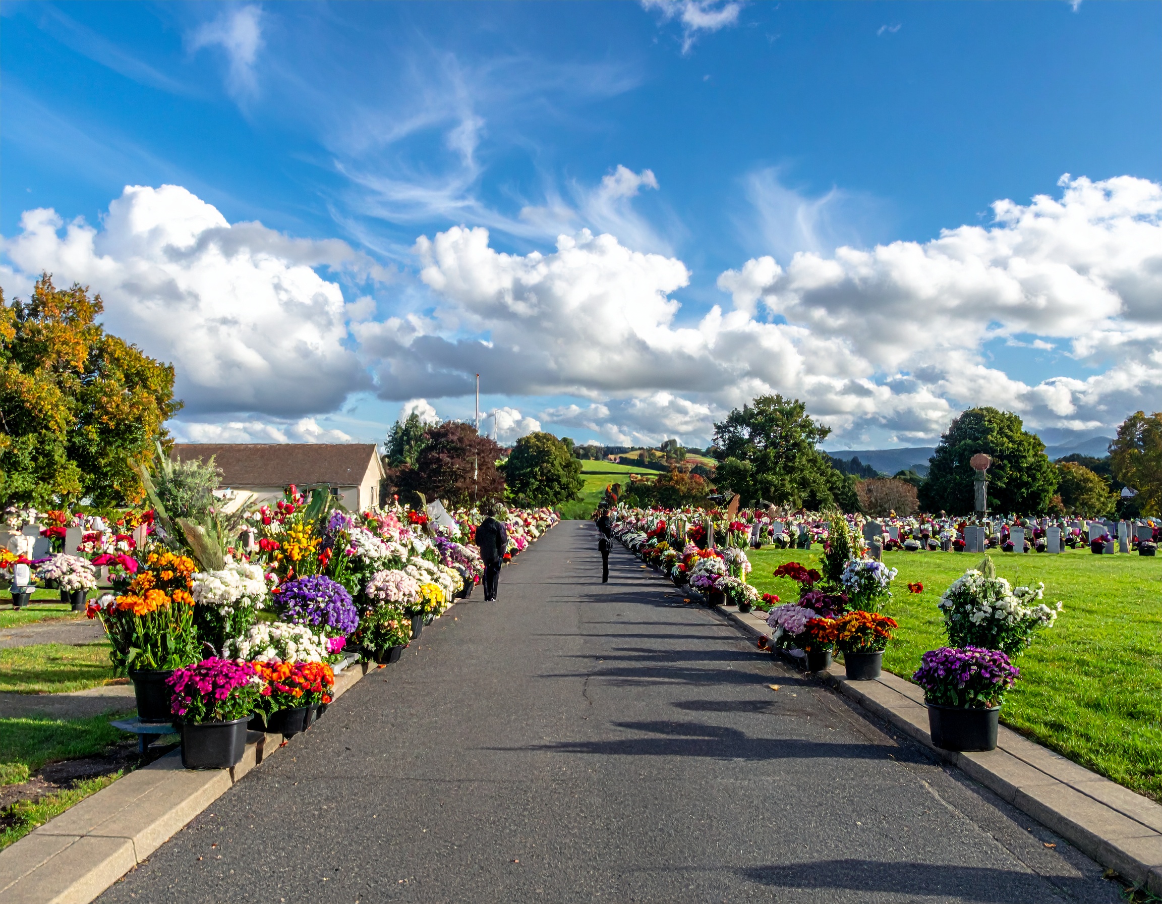 葬儀スライドショーが高額なのはなぜ？費用内訳と安くする方法